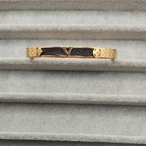 18k Gold Plated Stainless Steel  Bangle Bracelet Luxury Inital V Design.